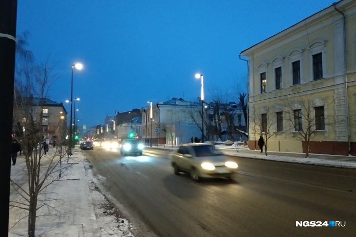 Гирляндами украсили новые опоры освещения Гирляндами украсили новые опоры освещения