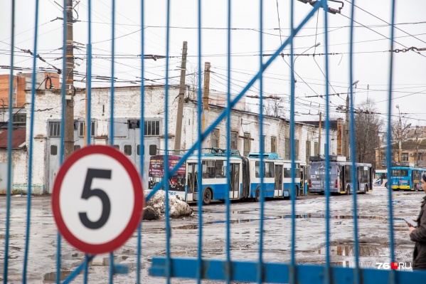 По городу поползли слухи, что депо уже начали разбирать По городу поползли слухи, что депо уже начали разбирать 