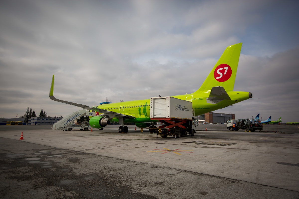 испанские авиалинии vueling. иранские авиакомпании. авиакомпания аэрофлот бортпроводники. авиапредприятие новосибирск. самолёт s7 airlines а320.