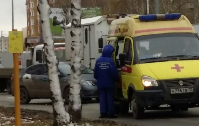 Из-за приступа эпилепсии у водителя машина «Яндекс.Такси» влетела в грузовик на 30 лет Победы