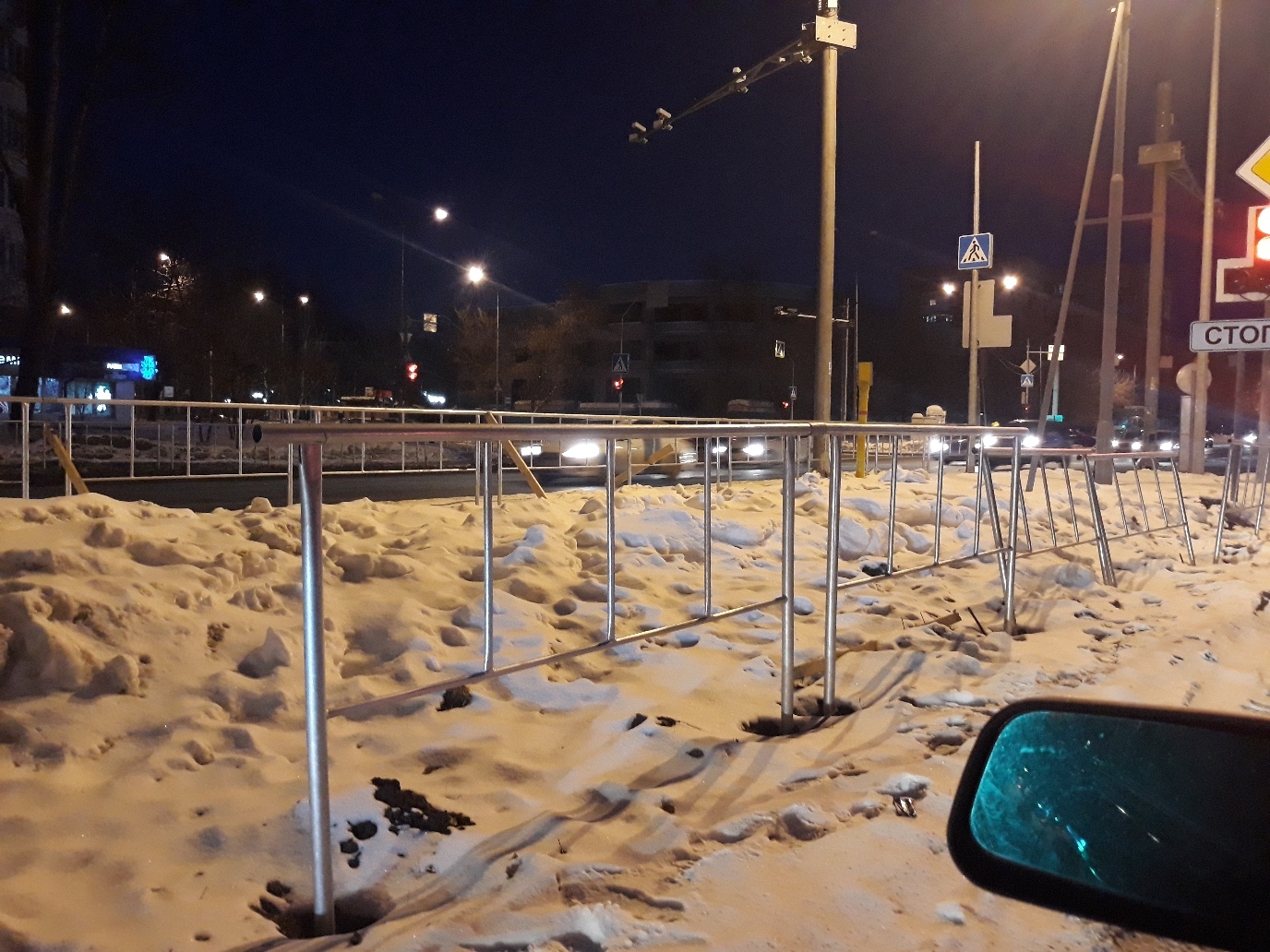 В конце прошлого года компания «Лайф+», принадлежащая помощнику депутата Виталию Красноштанову, который <a href="https://72.ru/text/gorod/65979671" target="_blank" class="_">подозревается в браконьерстве</a>, выиграла контракт на установку таких ограждений. Из-за нарушения сроков его <a href="https://72.ru/text/gorod/65999623" target="_blank" class="_">решили расторгнуть</a> В конце прошлого года компания «Лайф+», принадлежащая помощнику депутата Виталию Красноштанову, который <a href="https://72.ru/text/gorod/65979671" target="_blank" class="_">подозревается в браконьерстве</a>, выиграла контракт на установку таких ограждений. Из-за нарушения сроков его <a href="https://72.ru/text/gorod/65999623" target="_blank" class="_">решили расторгнуть</a> 