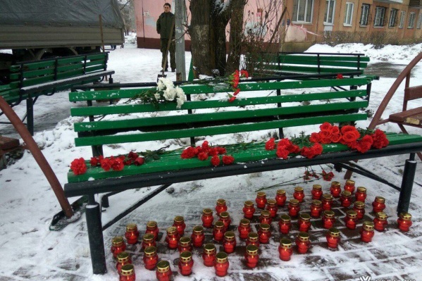 Так свечами чтят память погибших в Кемерово Так свечами чтят память погибших в Кемерово