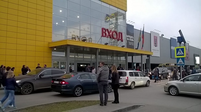 Сейчас в ТЦ работают полицейские Сейчас в ТЦ работают полицейские