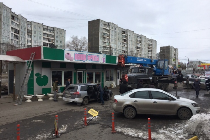 Сегодня на место приехала тяжелая техника Сегодня на место приехала тяжелая техника