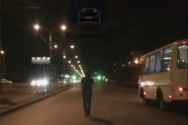 Девушку заметили на дороге ночью 5 апреля Девушку заметили на дороге ночью 5 апреля