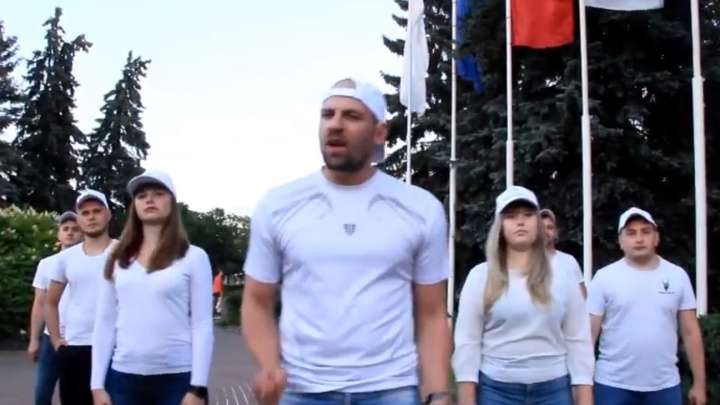 «Это какой-то позор»: нижегородские рабочие «ГАЗа» зачитали тот же рэп, что и их ярославские коллеги