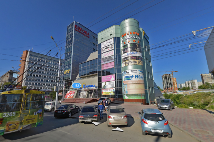 За ТЦ «Европа» на Красном проспекте появится парковка За ТЦ «Европа» на Красном проспекте появится парковка