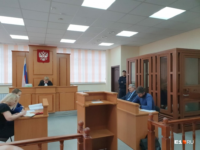 В Екатеринбурге начали судить мужчин, убивших бывшего спасателя В Екатеринбурге начали судить мужчин, убивших бывшего спасателя