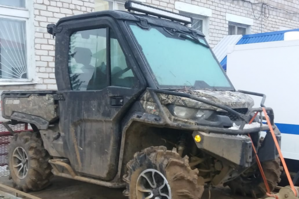 На этом квадроцикле охотники вывезли из леса тушу убитого кабана На этом квадроцикле охотники вывезли из леса тушу убитого кабана