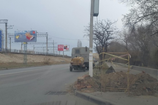 Рабочие укладывали кабель «Безопасный город» Рабочие укладывали кабель «Безопасный город»