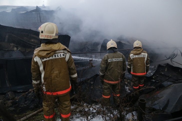 С огнем спасатели боролись около полутора чавсов С огнем спасатели боролись около полутора чавсов
