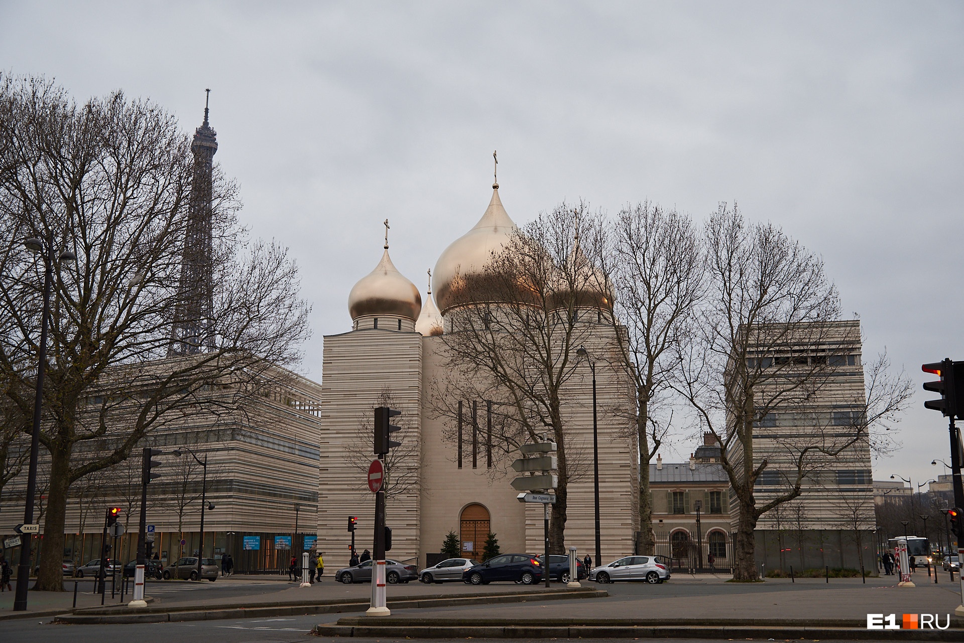 А это православная церковь в Париже. Может, нам такую надо вместо храма на Драме? А это православная церковь в Париже. Может, нам такую надо вместо храма на Драме?