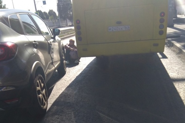 Автомобилист не пропустил женщину Автомобилист не пропустил женщину
