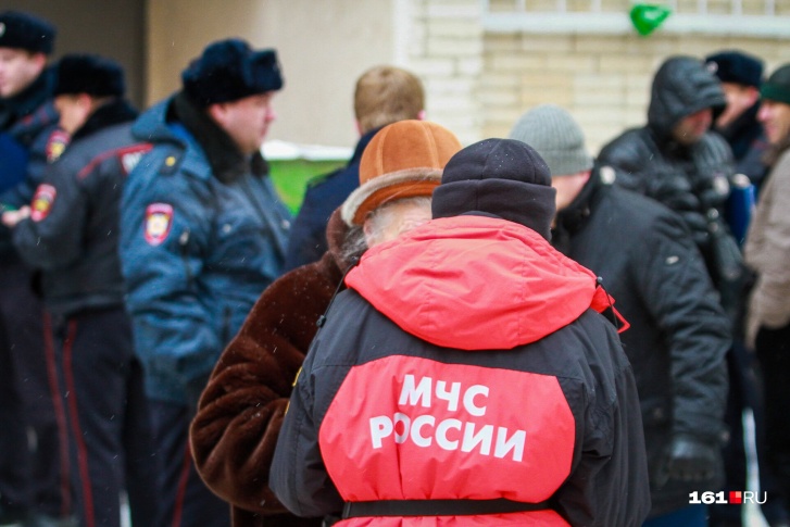 На место происшествия вызвали полицию и спасателей На место происшествия вызвали полицию и спасателей
