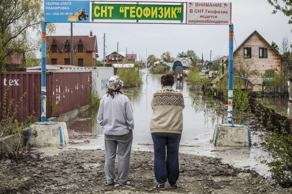 Паводок в СНТ «Геофизик» в 2015 году Паводок в СНТ «Геофизик» в 2015 году
