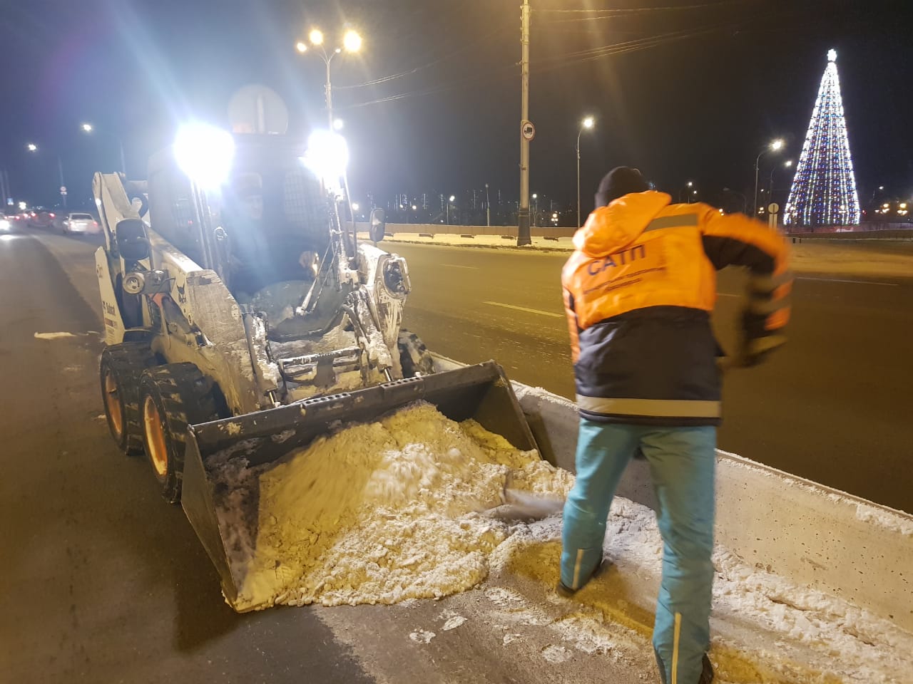 Дороги чистят даже в мороз Дороги чистят даже в мороз