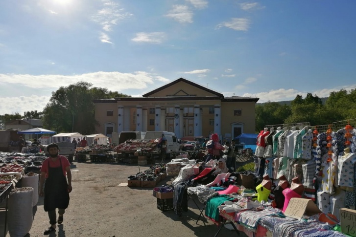 Каждый год в центре города проводили День защиты детей, но на этот раз выходной день решили использовать в коммерческих целях Каждый год в центре города проводили День защиты детей, но на этот раз выходной день решили использовать в коммерческих целях