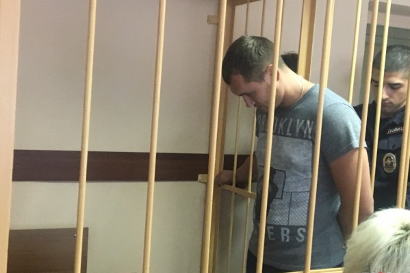 Один из задержанных Андрей Зыбин, по словам следователя, бил заключённого резиновой дубинкой Один из задержанных Андрей Зыбин, по словам следователя, бил заключённого резиновой дубинкой 