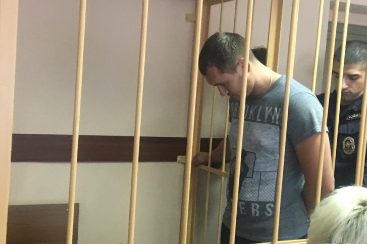Один из задержанных Андрей Зыбин, по словам следователя, бил заключённого резиновой дубинкой 