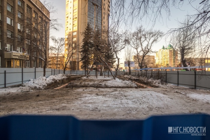 На Челюскинцев начали строить одноэтажное здание с парковкой На Челюскинцев начали строить одноэтажное здание с парковкой