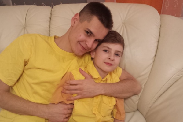 Пять лет назад старший брат Михаил стал донором для младшего Никиты Пять лет назад старший брат Михаил стал донором для младшего Никиты 