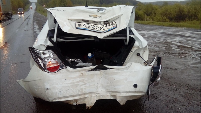 В Прикамье на трассе столкнулись Renault и Chevrolet: пострадал 16-летний подросток