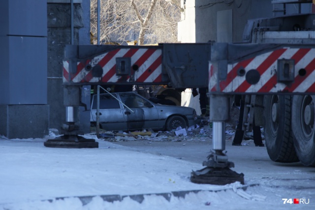 Машина оказалась заблокирована в арке Машина оказалась заблокирована в арке