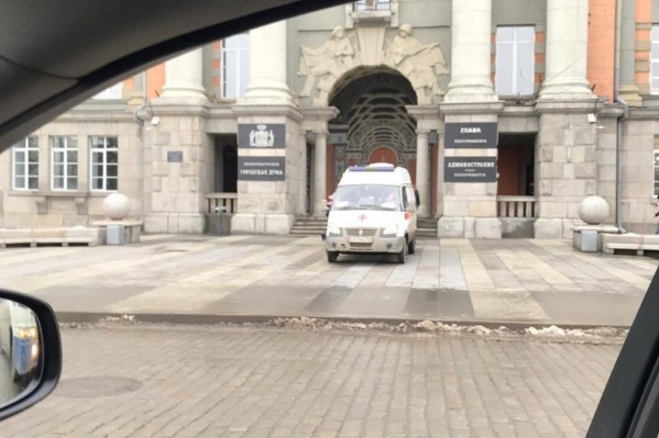 Пенсионерка ходит в администрацию Екатеринбурга в течение нескольких лет, там ее хорошо знают Пенсионерка ходит в администрацию Екатеринбурга в течение нескольких лет, там ее хорошо знают