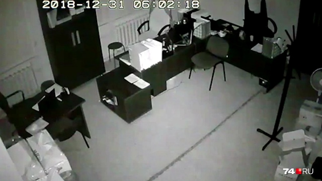 Запись сделана на складе, расположенном на первом этаже дома Запись сделана на складе, расположенном на первом этаже дома