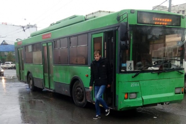 Авария случилась возле дома по адресу Блюхера, 1 Авария случилась возле дома по адресу Блюхера, 1