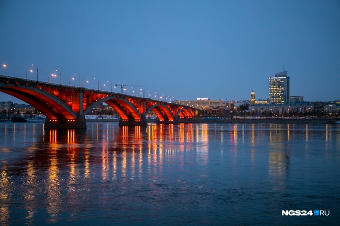 Новую подсветку Коммунального моста презентовали летом 2018 года
