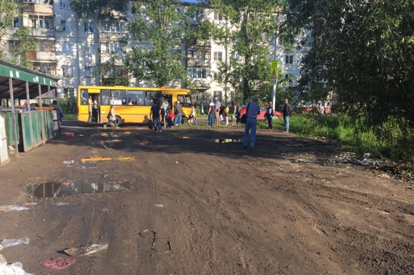 Жители домов на Тутаевском шоссе недовольны качеством временных остановок транспорта Жители домов на Тутаевском шоссе недовольны качеством временных остановок транспорта