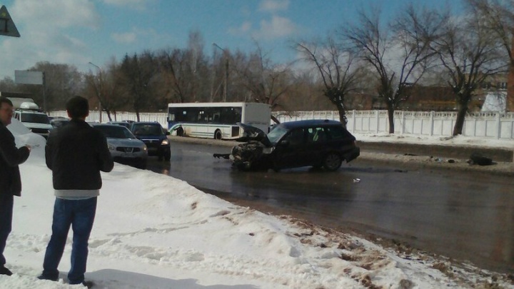 В Уфе столкнулись автобус и Range Rover