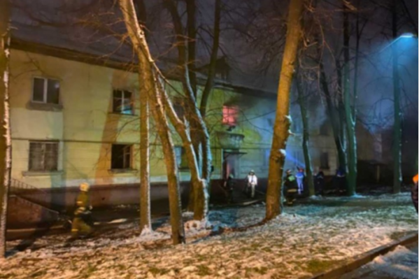 Из горящего дома эвакуировали 30 человек Из горящего дома эвакуировали 30 человек