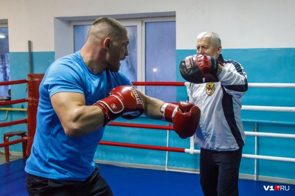 Волгоградский спортсмен одолел соперника за 45 секунд до конца первого раунда Волгоградский спортсмен одолел соперника за 45 секунд до конца первого раунда