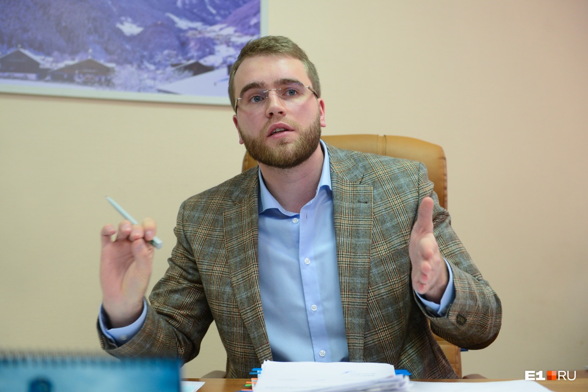 По словам Григория Вихарева, у «Спецавтобазы» 43 мусоровоза, у генподрядчика — «Транссервиса» из Екатеринбурга — 300 По словам Григория Вихарева, у «Спецавтобазы» 43 мусоровоза, у генподрядчика — «Транссервиса» из Екатеринбурга — 300
