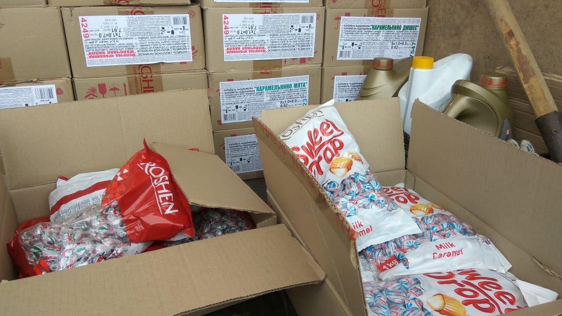 Челябинские таможенники задержали на границе 2,5 тонны санкционных карамелек Roshen из Украины