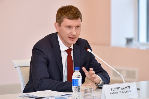 Для зала, в котором губернатор проводит совещания, купят стол за 2,6 миллиона рублей и систему видеосвязи за 20 миллионов рублей Для зала, в котором губернатор проводит совещания, купят стол за 2,6 миллиона рублей и систему видеосвязи за 20 миллионов рублей