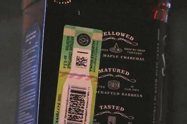 Работники не смогли предъявить документы на бутылки известных марок — продукция изъята Работники не смогли предъявить документы на бутылки известных марок — продукция изъята