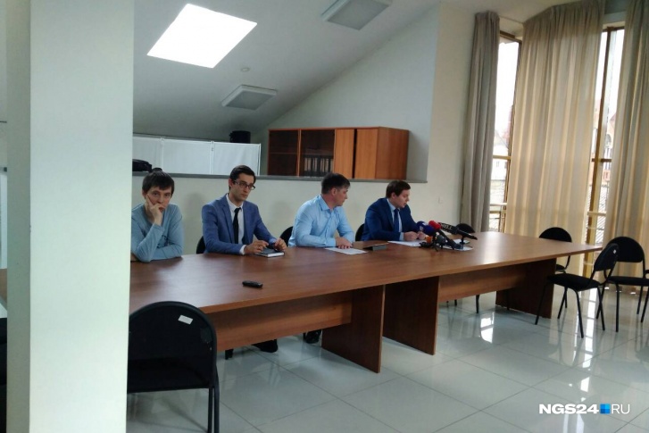 Предприниматели созвали срочную пресс-конференцию, чтобы сообщить о приостановке сноса ларьков в центре Предприниматели созвали срочную пресс-конференцию, чтобы сообщить о приостановке сноса ларьков в центре