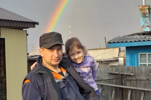 Артём с маленькой Катей не смогли выбраться из горящего дома Артём с маленькой Катей не смогли выбраться из горящего дома