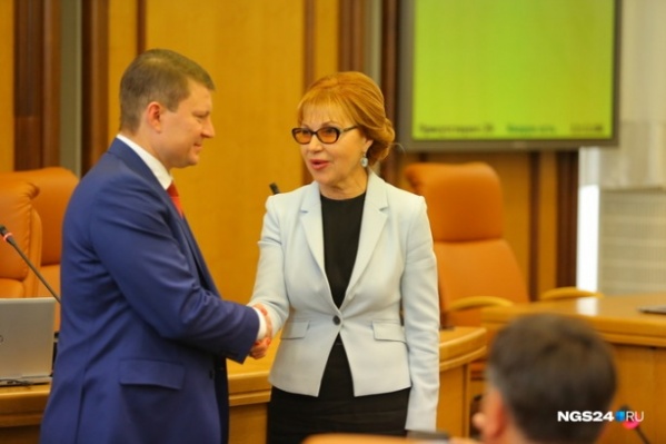 Во время конкурса на пост мэра Сергей Ерёмин обещал пересмотреть работу городской администрации и <a href="https://ngs24.ru/news/more/51394741/" target="_blank" class="_">сократить число заместителей</a> Во время конкурса на пост мэра Сергей Ерёмин обещал пересмотреть работу городской администрации и <a href="https://ngs24.ru/news/more/51394741/" target="_blank" class="_">сократить число заместителей</a> 