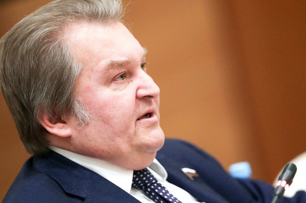 Сейчас Михаил Емельянов занимает должность заместителя руководителя фракции «Справедливая Россия» Сейчас Михаил Емельянов занимает должность заместителя руководителя фракции «Справедливая Россия»