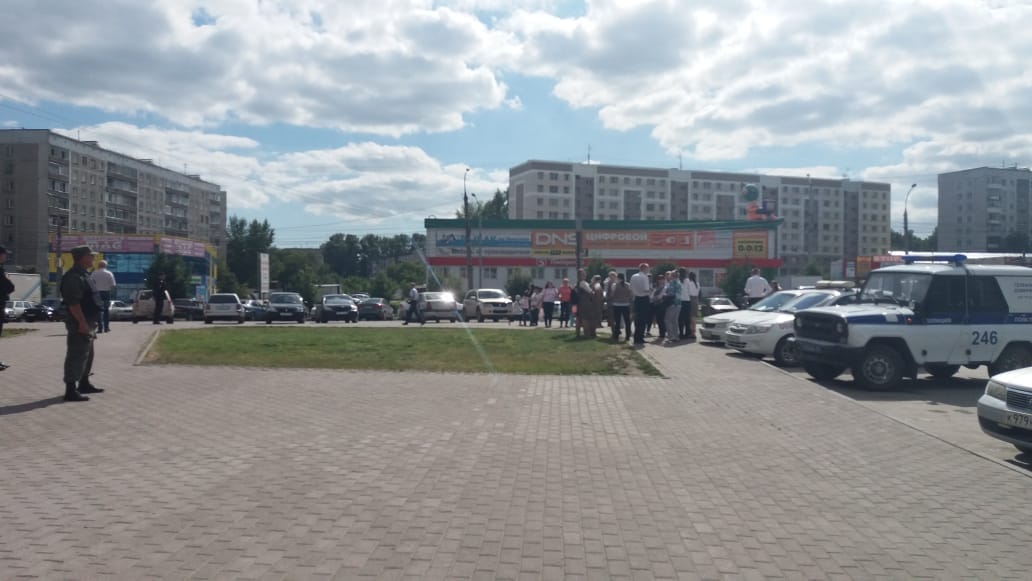 Эвакуация началась около часа назад Эвакуация началась около часа назад