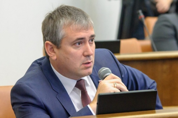 Как депутат Серебряков снимал помещение для встреч с избирателями у своего отца Как депутат Серебряков снимал помещение для встреч с избирателями у своего отца