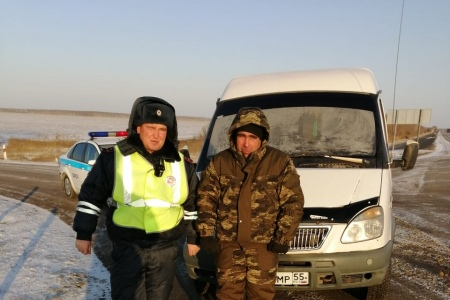 Мужчина с мамой ехали в Омск из села Колосовка Мужчина с мамой ехали в Омск из села Колосовка