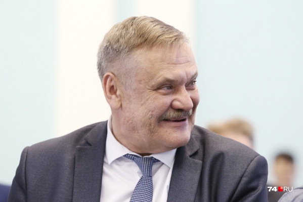 Перед совещанием Сергей Лихачёв выпил таблетки Перед совещанием Сергей Лихачёв выпил таблетки