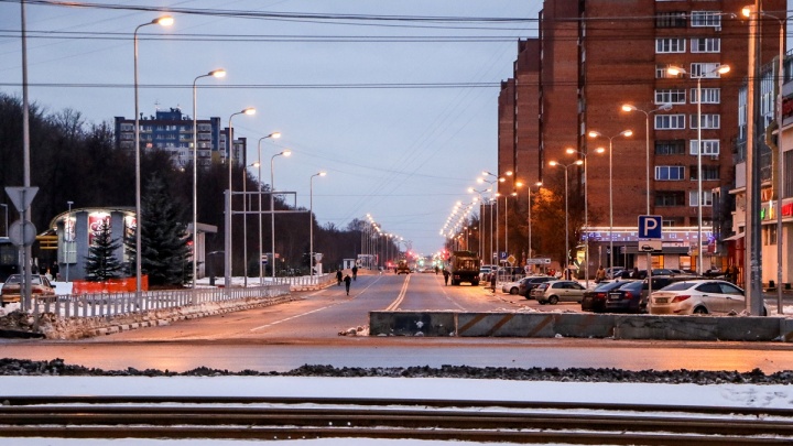 Проспект Молодежный опять закрыт для транспорта. Его перекрыли после визита Путина