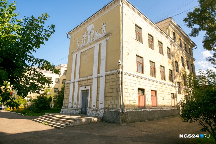 Школа № 21 приняла первых учеников в 1957 году Школа № 21 приняла первых учеников в 1957 году