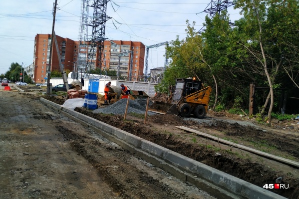 На улице Сибирской меняют всё: бортовой камень, тротуары, асфальт На улице Сибирской меняют всё: бортовой камень, тротуары, асфальт